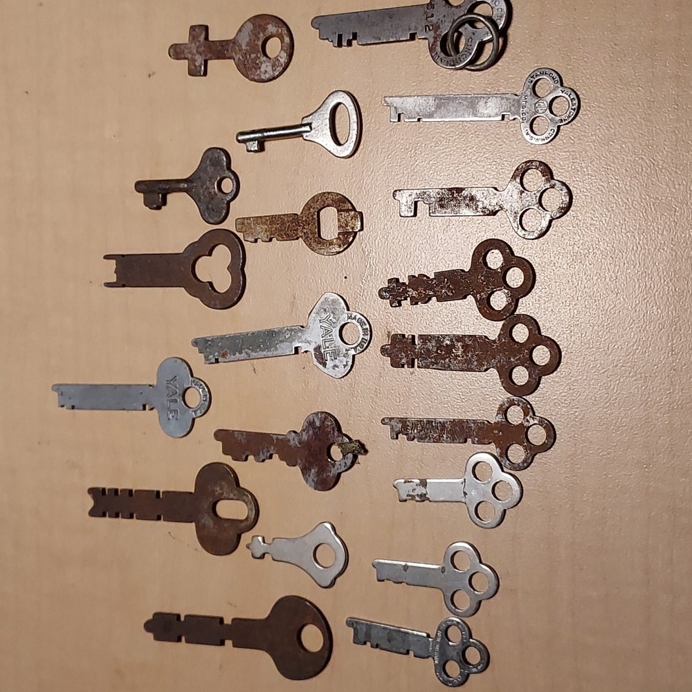 Antique Skeleton Keys Set of 20 Many Types Some Rusty